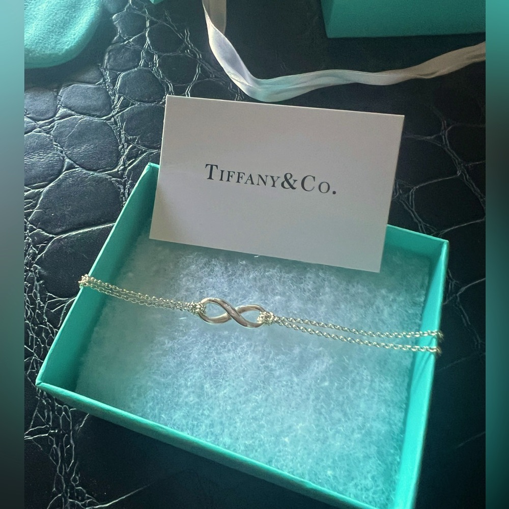 Tiffany & Co. Sterling Silver Infinity Bracelet w/ box, bag and ribbon ♾️
